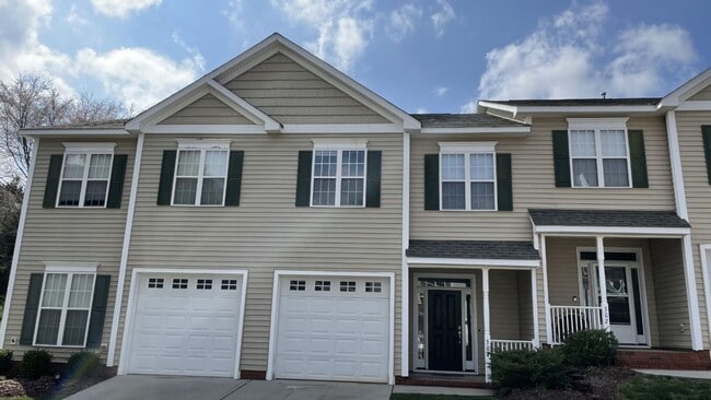 Updated Townhome with Garage & Screened in... - Updated Townhome with Garage & Screened in...