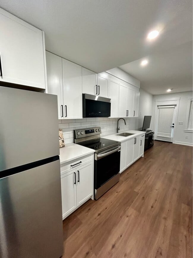 Photo - 240 Rock Lake Dr NW