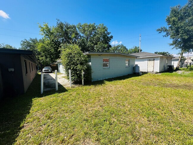Photo - 1657 Union St W