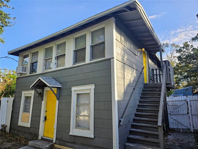 Building Photo - 944 15th Ave S Unit 2 Rental