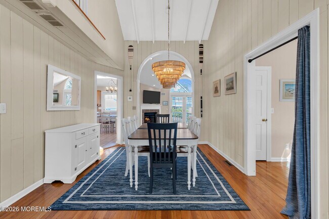 Photo - 215 Neptune Pl