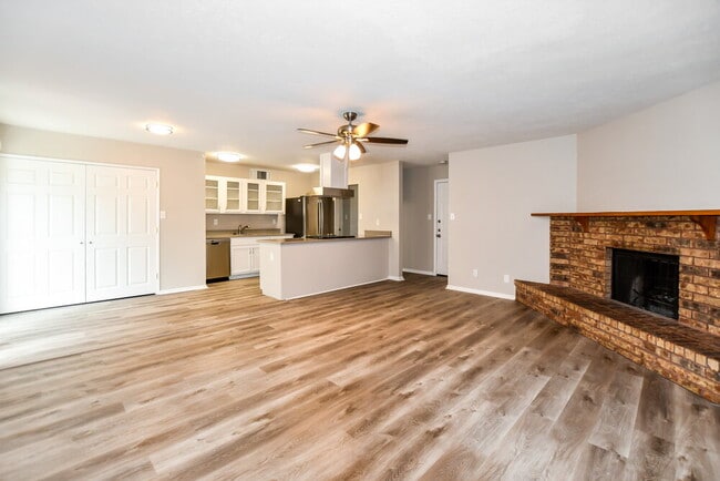 Photo - 514 Woodcrest Way