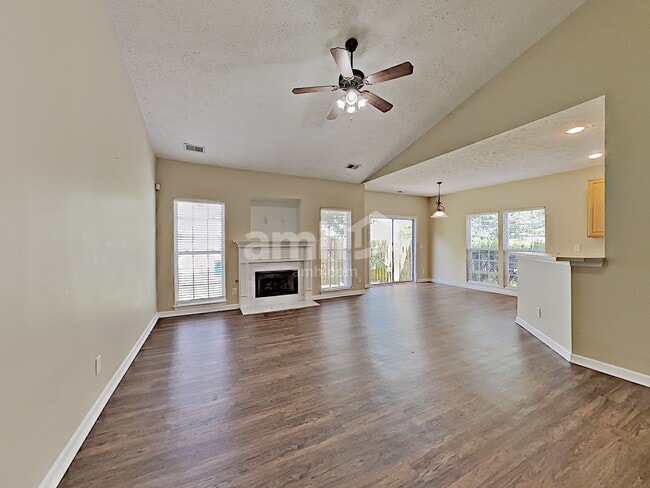 Photo - 1001 Mallory Ln