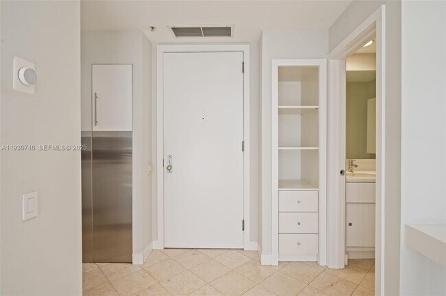 Building Photo - 888 Brickell Key Dr Unit 601