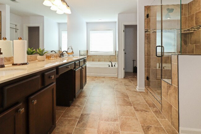 Photo - 4010 Lake Manor Way