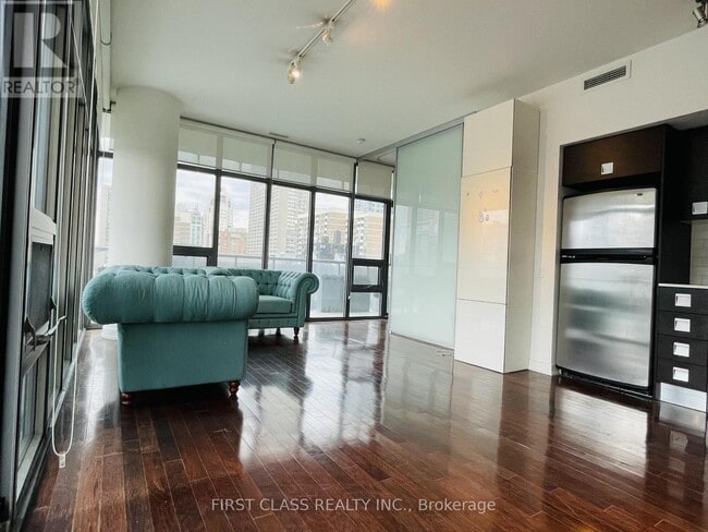 Photo - 33 Charles St E Unit 1105