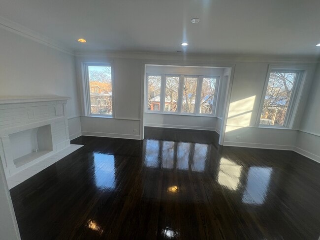 Building Photo - 7220 S East End Ave Unit # 2