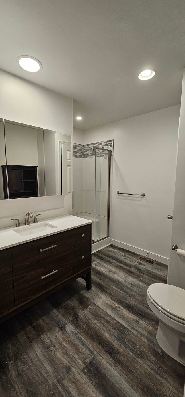 LARGE Bathroom