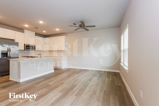 18342 W Centro Cir