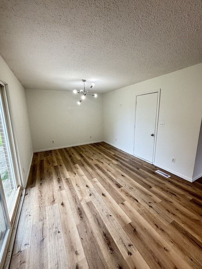 2309 Rainbow View