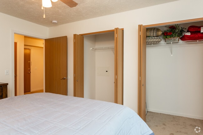 1BR, 1BA - 730 SF - Bedroom - Rock Creek Apartments