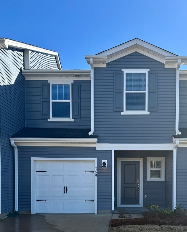 Beautiful, Brand New 3BR Townhouse in Concord - Beautiful, Brand New 3BR Townhouse in Concord