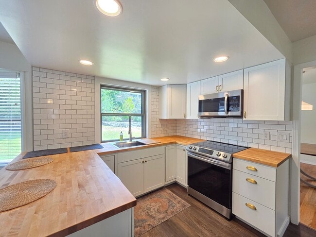 Photo - $3,050 - 4 Bed / 2.5 Bath Beautiful Home in Upper South Hill