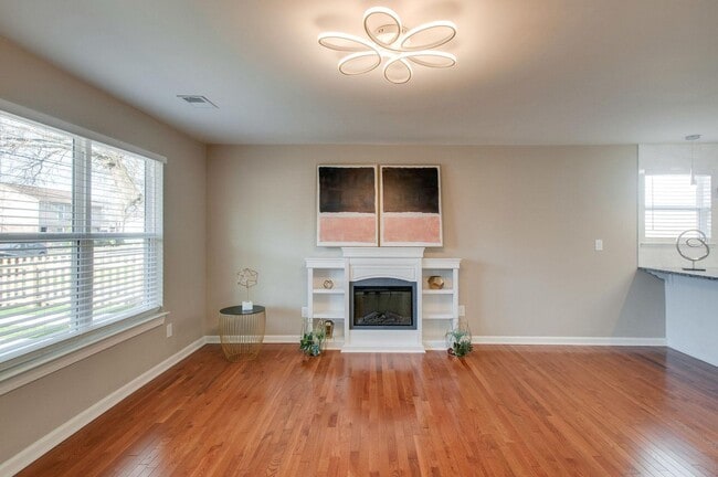 Building Photo - Newly renovated home in the heart of the Buchanan Street Arts District!