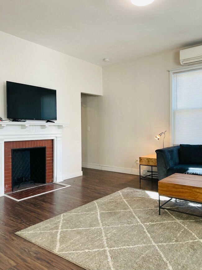 Photo - 210 Waterman St Unidad 5