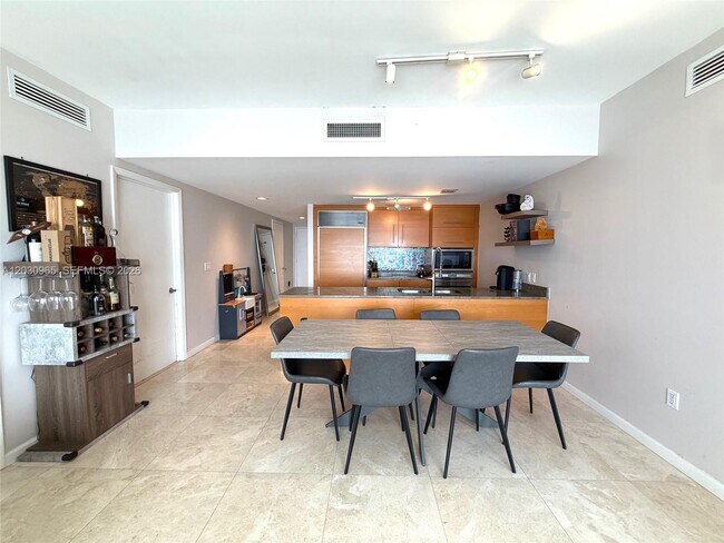 Photo - 475 Brickell Ave Unidad 2707