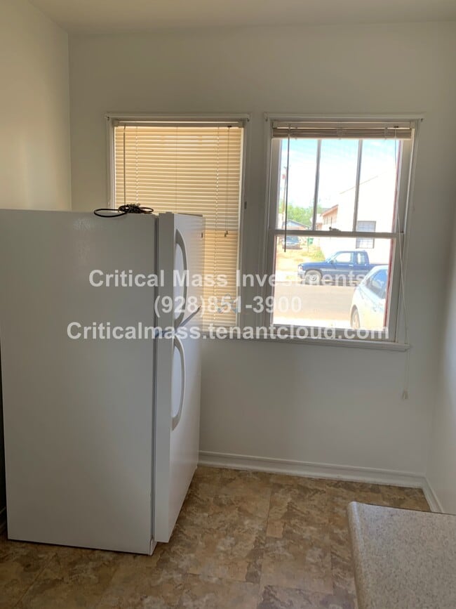 Photo - 403 W Oak St