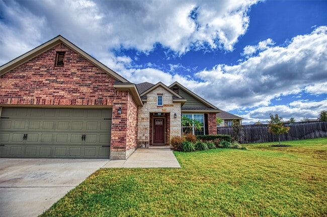 Photo - 912 Farm Path