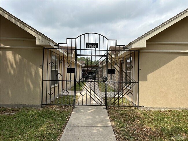 1813 Bahamas Dr