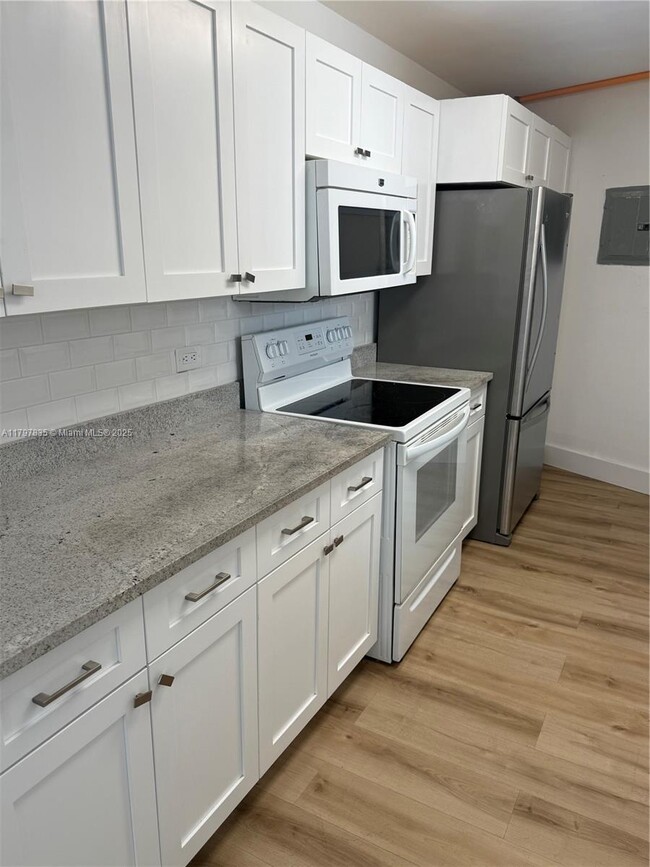 Photo - 1881 Washington Ave Unit 7D