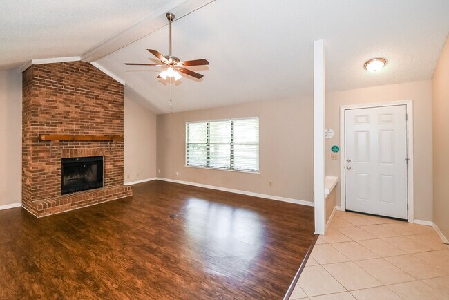 Photo - 970 Sandstone Dr