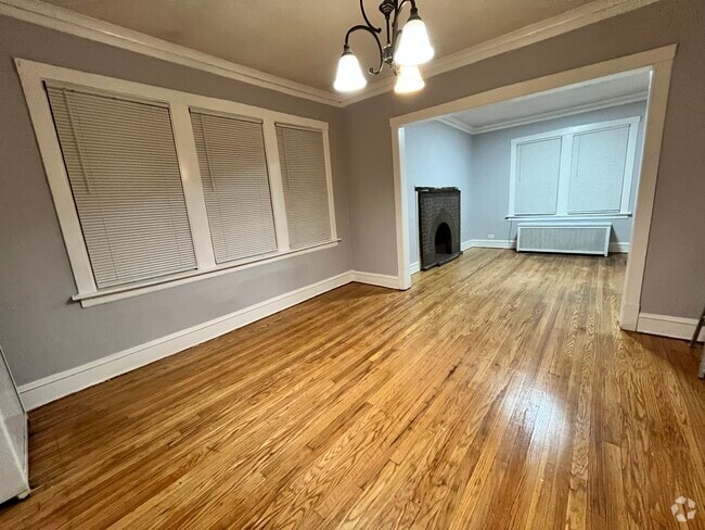 Building Photo - 2007 Darrow Ave Unit 2nd Floor Rental