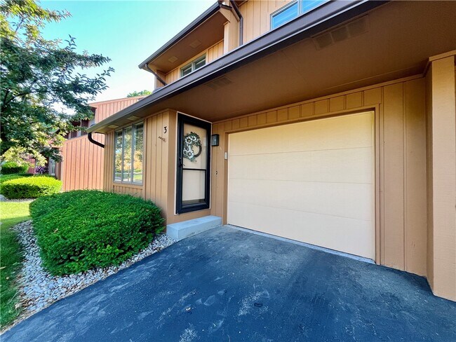 Photo - 3 Treetop Dr