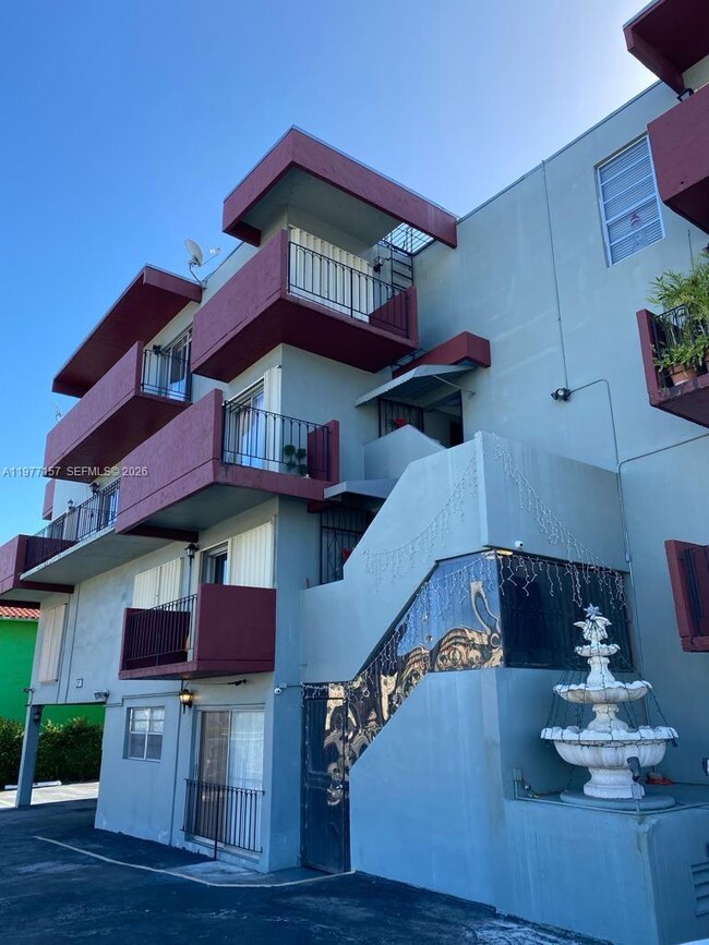 Building Photo - 6580 W Flagler St Unit 304