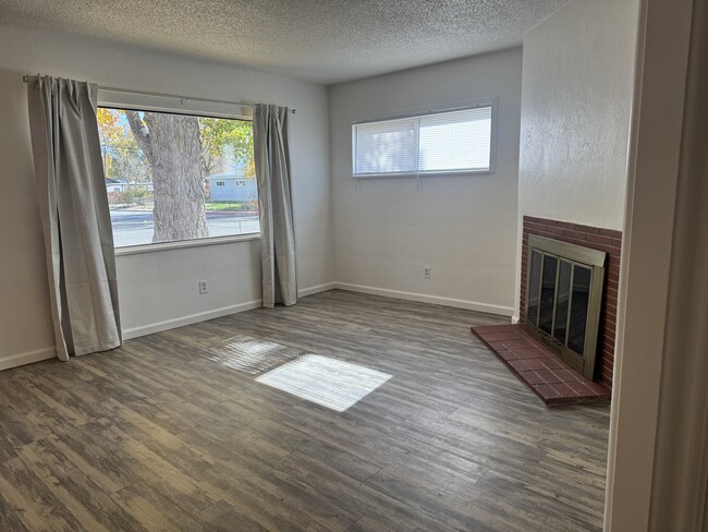 Photo - 1395 Kirman Ave