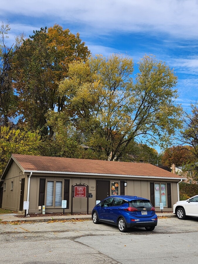 Oficina de arrendamiento - Pebble Creek