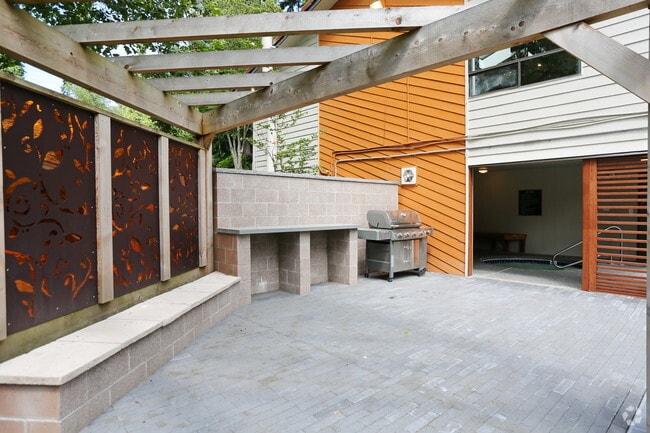 Building Photo - Alderwood Park