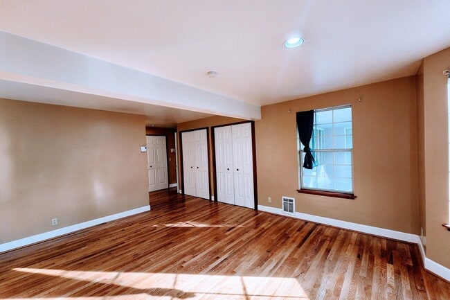 Photo - 8542 Battle Point Dr NE