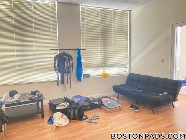 Building Photo - 81 Essex St Rental