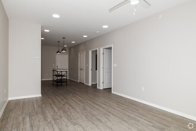 1BR, 1BA Balcony - 800SF - Living Room
