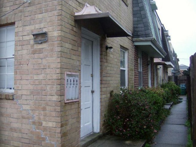 Building Photo - 2116 Manson Ave Unit D