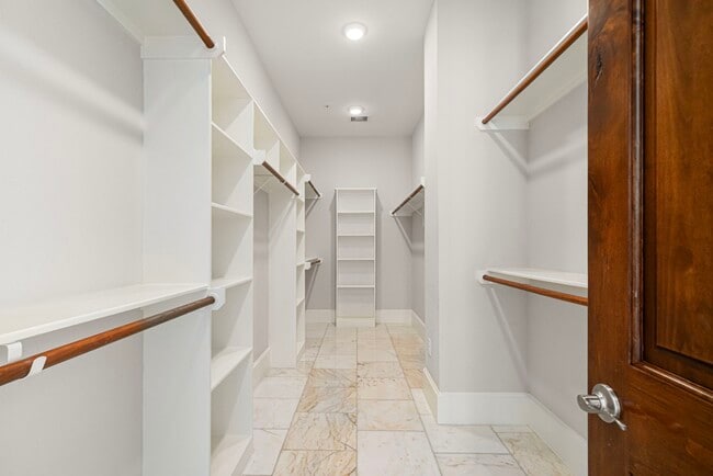 Photo - 2022 Sabine St