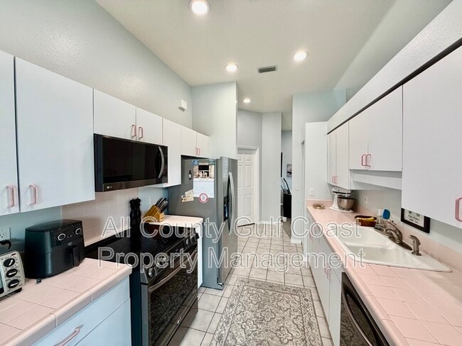 Photo - 572 Catalina Isles Cir