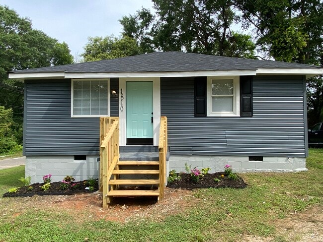 Building Photo - 1810 Hemlock Ave