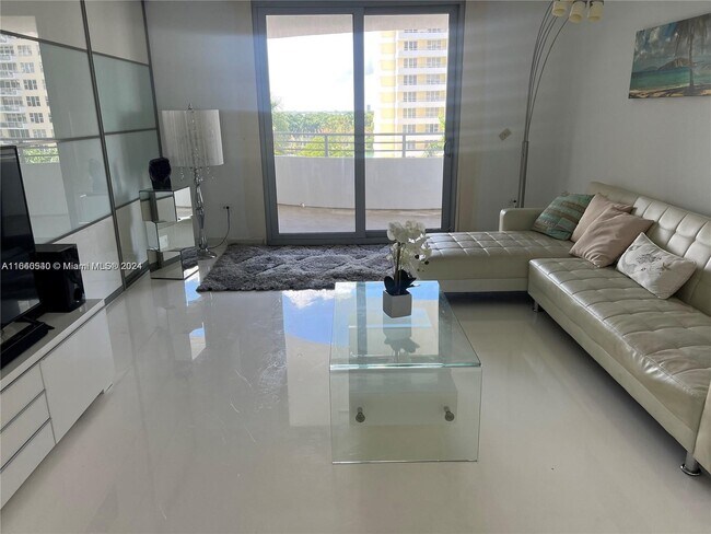Photo - 5555 Collins Ave Unit 7T