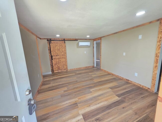 Photo - 1030 Dennis St