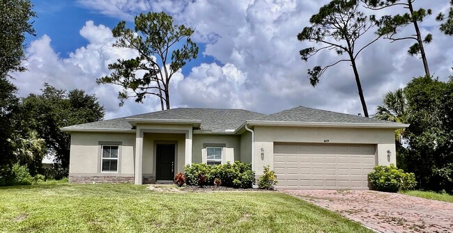 Building Photo - Modern & Spacious 3 Bed, 2 Bath Home in No...