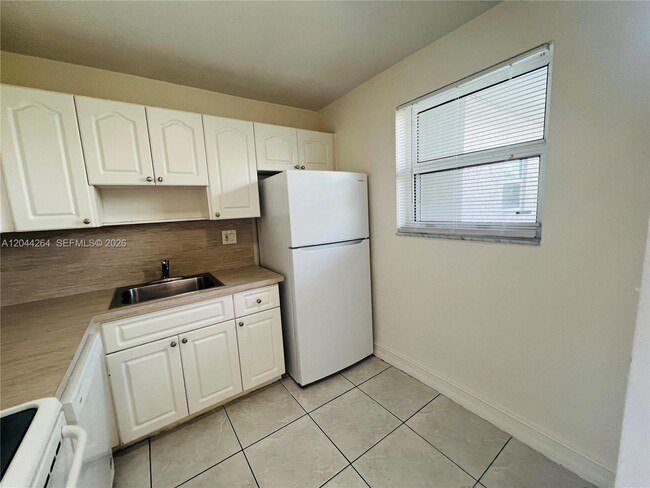 Photo - 2050 NW 89th Ave Unidad 108