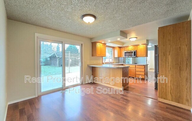 Photo - 8432 45th Dr NE