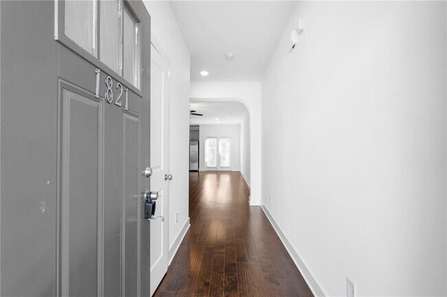 Photo - 1821 Edgehill Dr