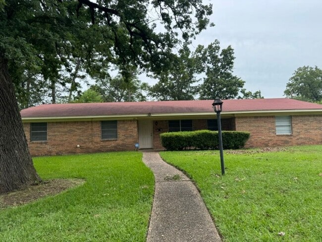 Building Photo - 3/2/2 Fenced Yard LISD Pet Friendly