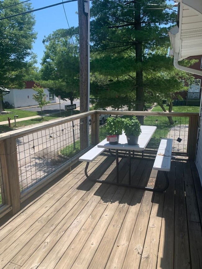 Photo - ***AVAILABLE AUGUST 2027*** 5 Bed 2 Bath house. Close to business school. Excellent Location!