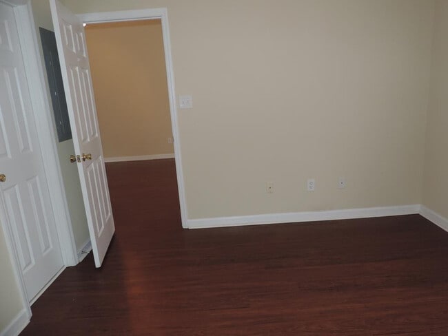 Photo - 105 Laurel Pl