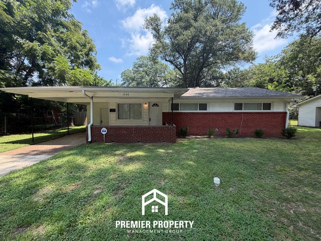 Building Photo - Charming 3BR/2BA East Memphis Home | 1,795 Sq Ft, Hardwood Floors & Fireplace
