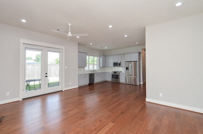 Photo - 18526 Bridgeway Ln