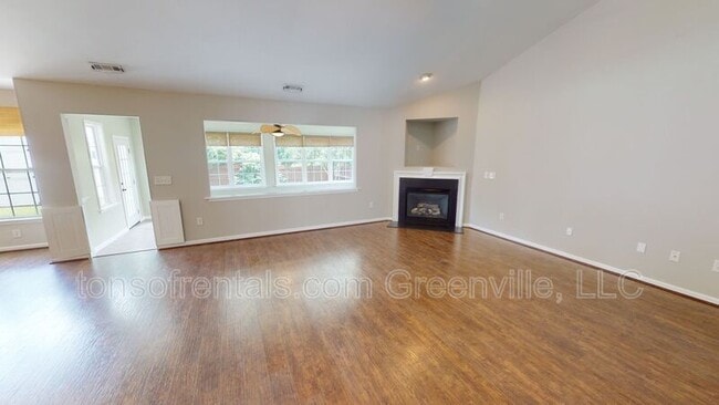 Photo - 210 Grimes Dr